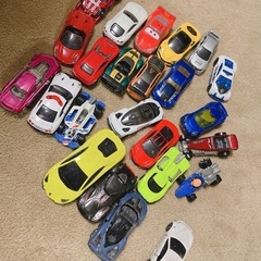 子供の車　トミカ　ホットウィールの画像