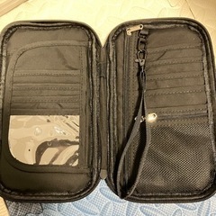 パスポート入れる財布の画像