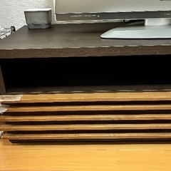 テレビとテレビ台の画像