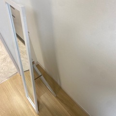 IKEAで購入してスタンドミラーの画像