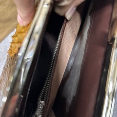 ワニ皮バッグ 内ポケットに汚れありの画像