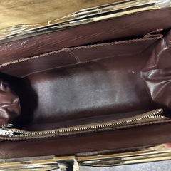 ワニ皮バッグ 内ポケットに汚れありの画像
