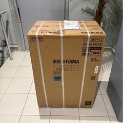 🐬🐬🐬アイリスオーヤマ❣️　スリム冷凍庫の画像