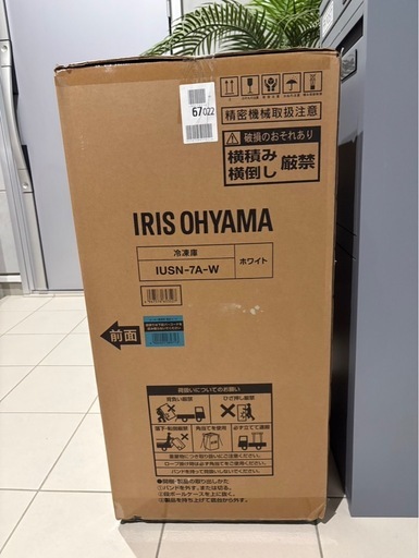 ??新品? 段ボールからの開封は致しておりません。?値下げ致しました???アイリスオーヤマ　スリム冷凍庫