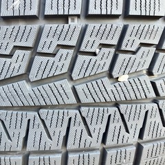 スタッドレスタイヤホイール4本セット225/60R17の画像