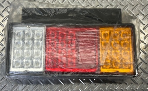 トラック用品
 24vLEDテールランプ他トラック用品