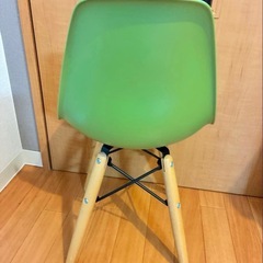 【美品】イームズチェア　リプロダクト　シェルチェア　グリーン 【サーモンピンク、グリーン】の画像
