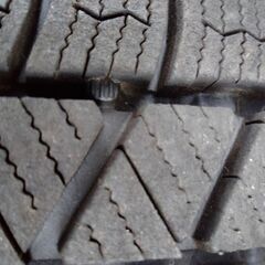 1シーズン走行のみ ブリヂストン 現行モデルのスタッドレスタイヤ＋ホイール付 ４本セットの画像