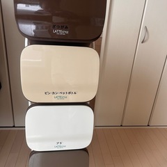 ゴミ箱4段の画像