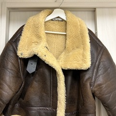 ZARA ムートンジャケットの画像