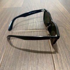 Ray-Ban Wayfarer ブラックサングラスの画像
