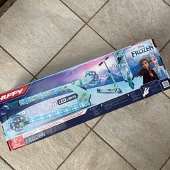 中古 訳あり アナ雪 エルサ キックボードの画像