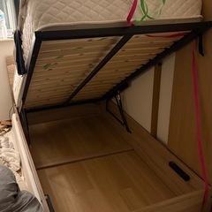 跳ね上げ式シングルベッドフレームの画像