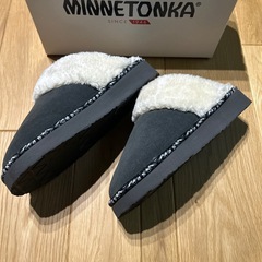 【売ります】ミネトンカ　ボアサンダル　24cmの画像