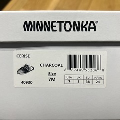 【売ります】ミネトンカ　ボアサンダル　24cmの画像
