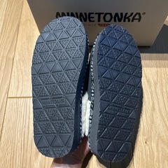 【売ります】ミネトンカ　ボアサンダル　24cmの画像