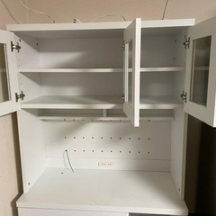 食器棚の画像
