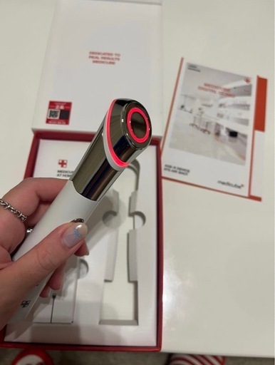 メディキューブ ダーマエアショット AGE-R ATS 美顔器