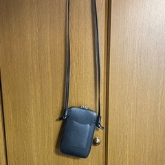 携帯ケースと財布が一体化したバッグ 黒の画像