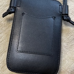 携帯ケースと財布が一体化したバッグ 黒の画像