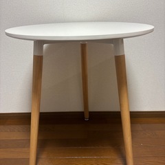 丸テーブルの画像