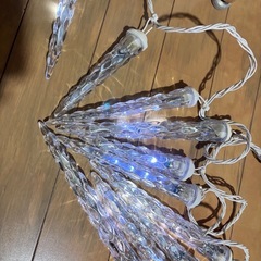 米国のホリデー照明メーカー Gemmy（ジェミー）社 の 「LightShow Shooting Star（シューティングスター）」 というLEDつららライト（ホワイト、10本入り）の画像