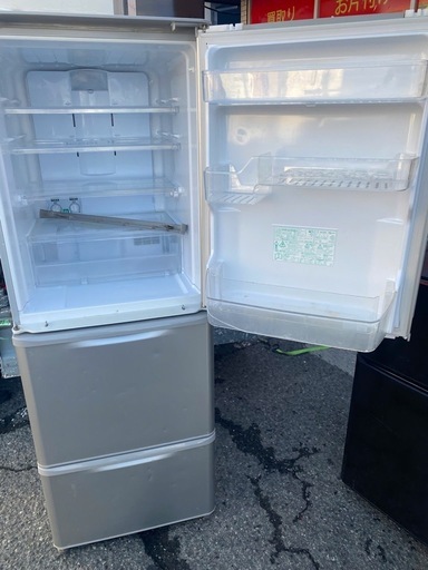 NO B720?福岡市内配送設置無料✨?シャープ 350L 3ドア冷蔵庫（シルバー系）SHARP どっちもドア SJ-WA35B-S