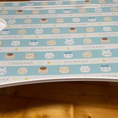 ちいかわ　子供用机の画像