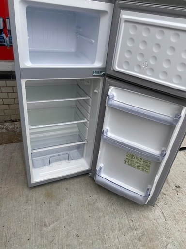 NO B710?福岡市内配送設置無料✨?シャープ SHARP 直冷式冷蔵庫 （118L・右開き） 2ドア シルバー系 SJ-H12W-