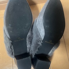 美品　ファー付き　ブーティ、サンダルの画像