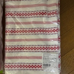 テーブルクロスとレンジフードフィルターの画像