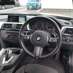 Mスポ　ツーリング5万km　極上車修復歴なし　ナビ　キーレスエントリー ETC　禁煙　車検付き　F31　希少なミネラルグレー、ストレージパッケージの画像