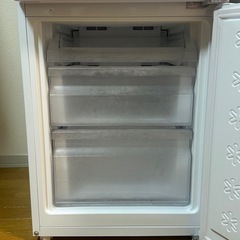 【引き取り限定✨】Haier 冷蔵庫148L＊動作良好＊側面に小さなへこみあり💡の画像