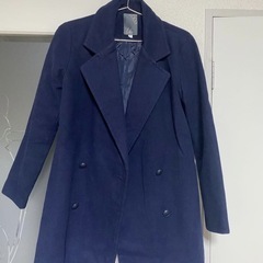 グレーとネイビーのダブルブレストチェスターコートの画像