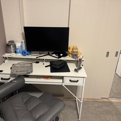 PCデスク、仕事用机の画像