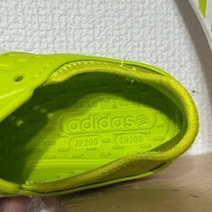 adidas サンダルの画像