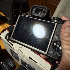 全てセットです。Canon EOS M5 EFｰM18−150 IS STM　箱・ケース・レンズ、フードの画像