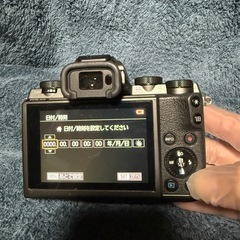 全てセットです。Canon EOS M5 EFｰM18−150 IS STM　箱・ケース・レンズ、フードの画像