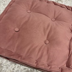 美品　くすみピンククッションの画像