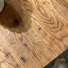 テーブルとベンチの画像