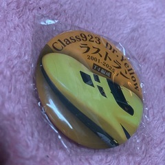 イエロー 缶バッジの画像