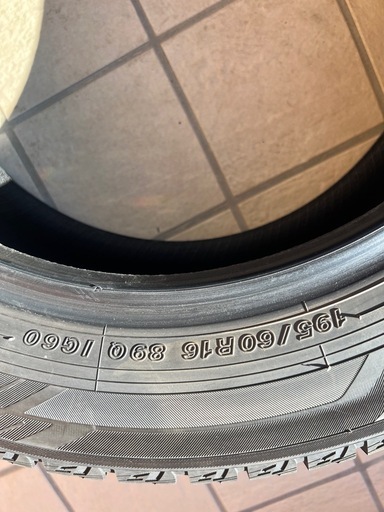 195/60R16  スタッドレスタイヤ  バリ溝