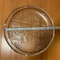 ⭐️新品・未使用⭐️ガラス製の大皿🟪日本製 MADE IN JAPAN🟪サイズ：円形35cm×高さ4.3cm🟪クリスマス🟪の画像