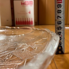 ⭐️新品・未使用⭐️ガラス製の大皿🟪日本製 MADE IN JAPAN🟪サイズ：円形35cm×高さ4.3cm🟪クリスマス🟪の画像