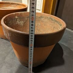 陶器の植木鉢の画像