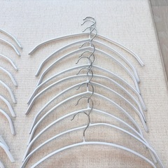 【計50本】角がとがりにくいアーチハンガー36本＋ニトリアーチ型ハンガー14本の画像