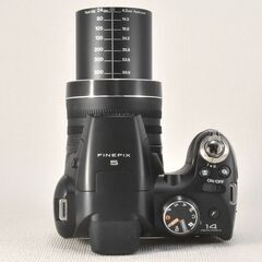 Finepix S4500  1400万画素　広角24mmから超望遠720mmの光学30倍ズームレンズを搭載したロングズームデジタルカメラの画像
