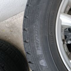 取引中　スタッドレスタイヤ（ホイール付き）の画像