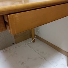 ダイニングテーブル 幅75×70cm タモ材 無垢材 天然木 テーパー脚 引き出し付 ナチュラルの画像