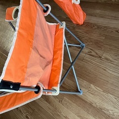 交渉中　CAPTAIN STAG キャンプ椅子２脚　オレンジの画像